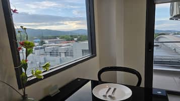 Appartement, balcon, vue ville | Coin séjour