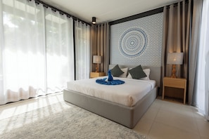 Villa, Balcony | Soundproofing, free WiFi - 6Br Modern Designer Furniture Gym V62 (Chalong)