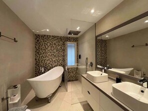 Bathroom - Aloha Hills Club 4 | Pools Terrace Rooftop (Marbella)