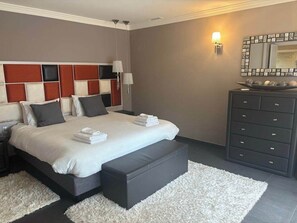 Room - Aloha Hills Club 4 | Pools Terrace Rooftop (Marbella)