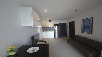 Apartment, Balcony, City View | Living area