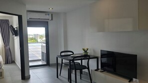 Appartement, balcon, vue ville | Coin séjour