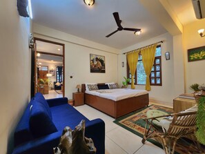 Elite Room, Balcony, Mountain View | Free WiFi - Rashmi Cottage - A Boutique Homestay (Kasauli)