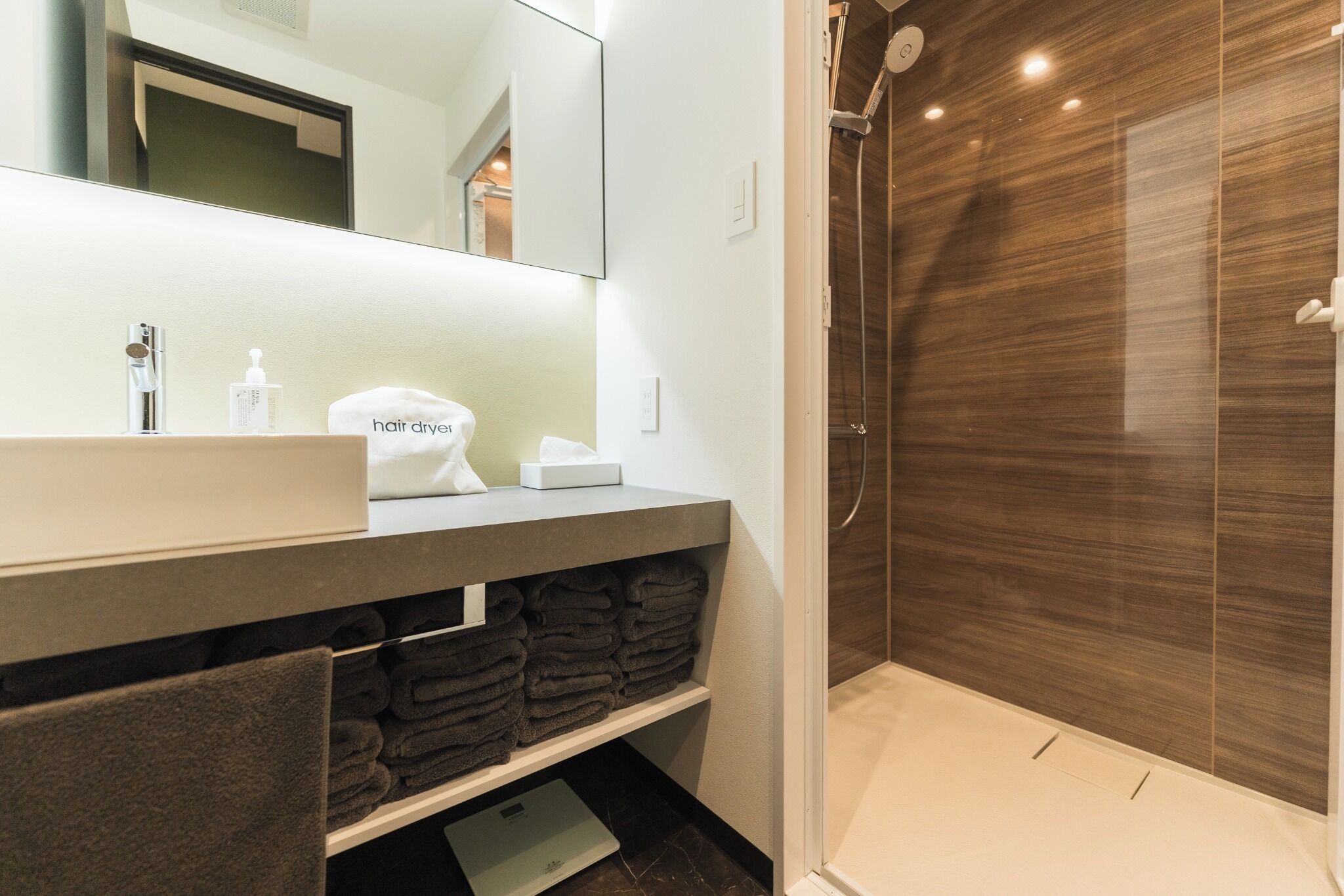 ヘアドライヤー、タオル