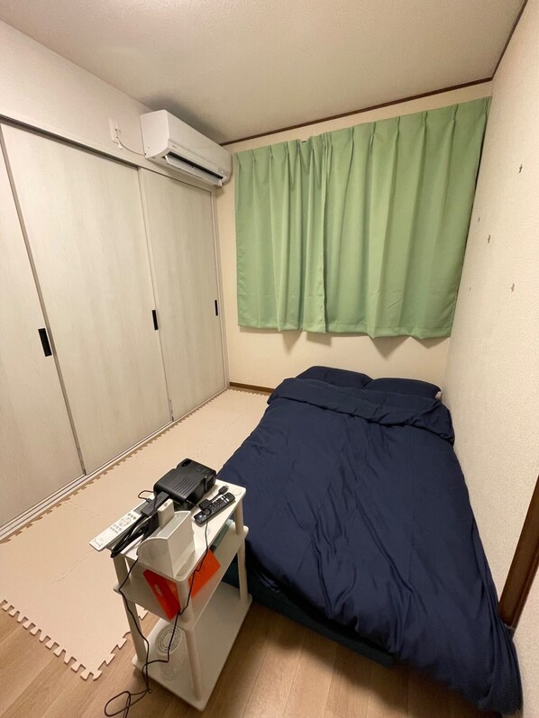3 habitaciones, escritorio, tabla de planchar con plancha y wifi gratis 