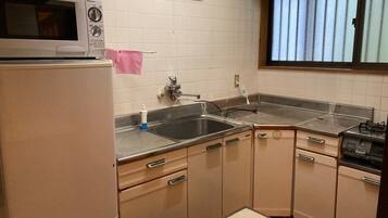 Fridge, microwave, stovetop, cookware/dishes/utensils