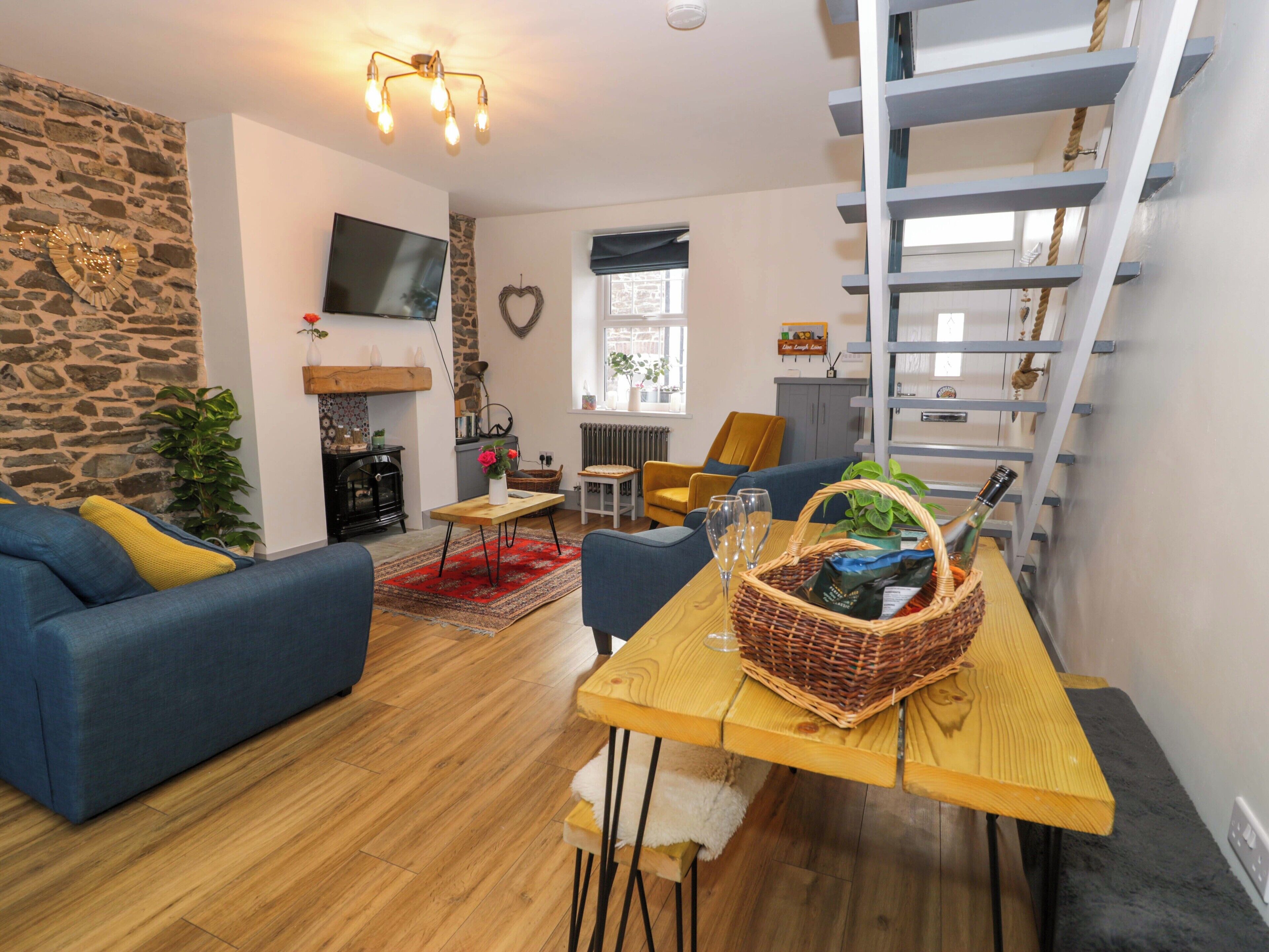 8 Watkin Street, Pet Friendly, Character Holiday Cottage In Conwy - 康維