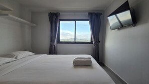Appartement, balkon, uitzicht op stad | Een kluis op de kamer, een strijkplank/strijkijzer, gratis wifi