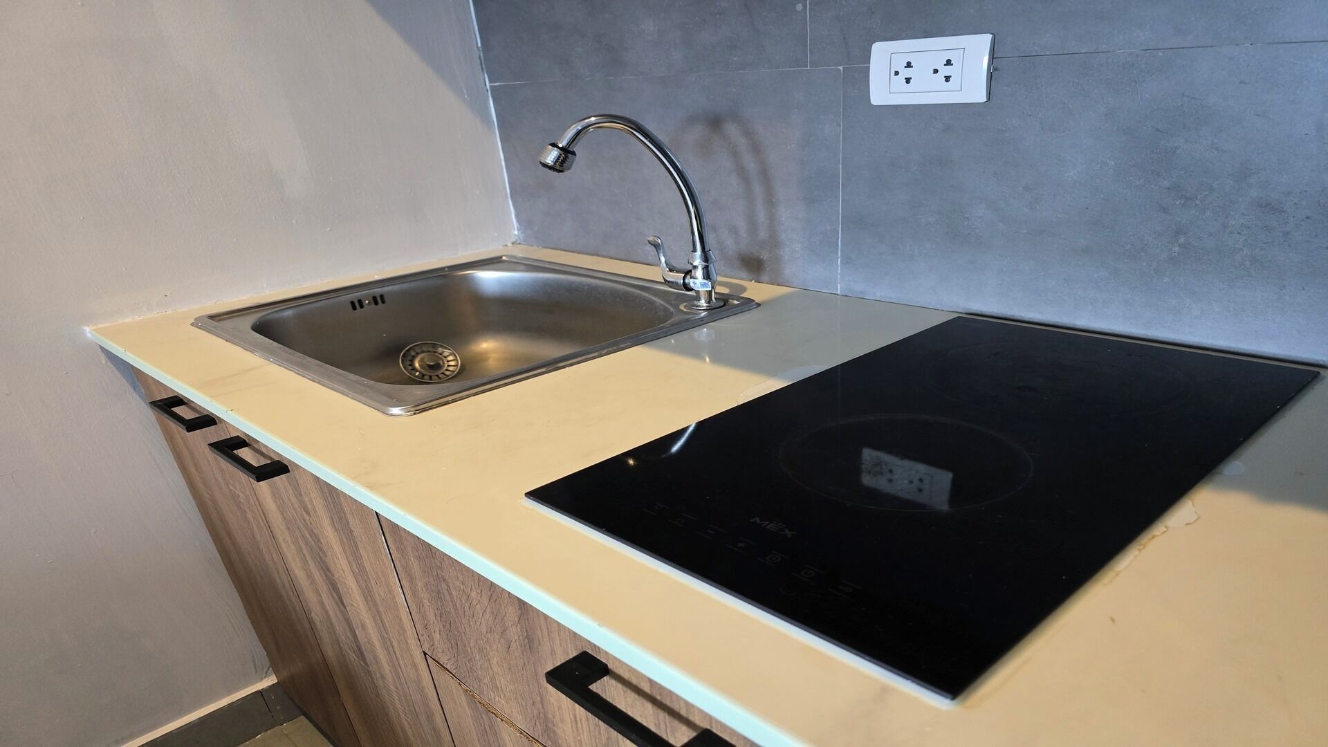 Apartment, Balcony, City View | Private kitchen | Fridge, microwave, stovetop, cookware/dishes/utensils