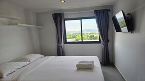 Appartement, balkon, uitzicht op stad | Een kluis op de kamer, een strijkplank/strijkijzer, gratis wifi
