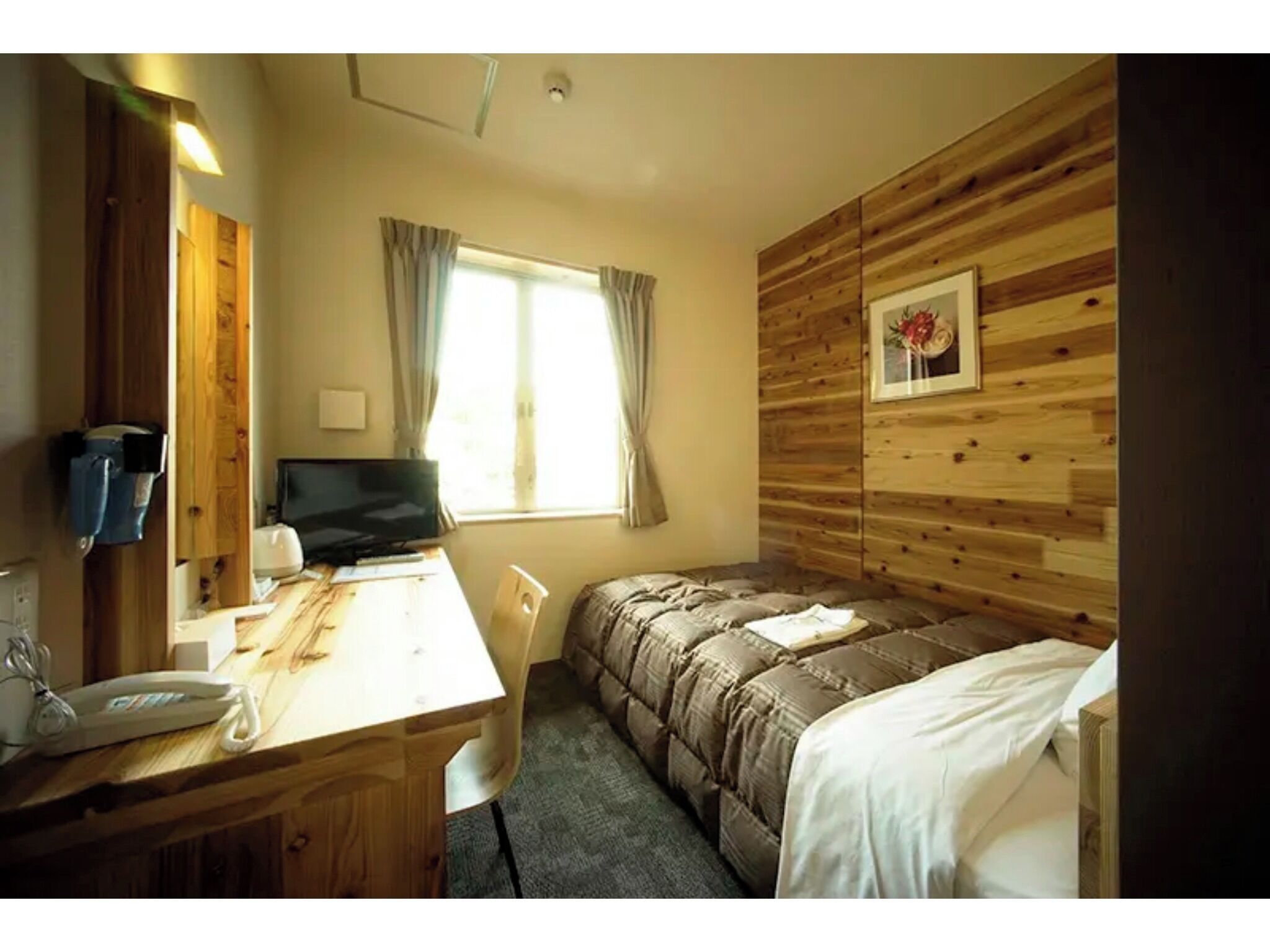 1 habitación, escritorio, tabla de planchar con plancha y wifi gratis 