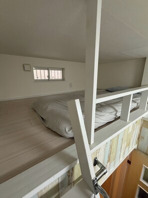 1 soverom, skrivebord, strykejern/-brett og wi-fi (inkludert)