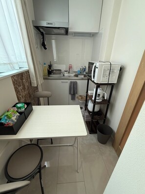 Fridge, microwave, stovetop, cookware/dishes/utensils
