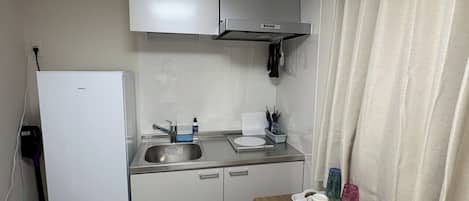 Fridge, microwave, stovetop, cookware/dishes/utensils