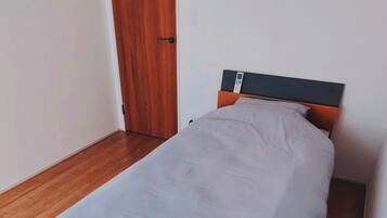 4 bedrooms, desk, free WiFi, bed sheets