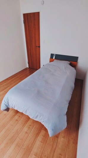 4 bedrooms, desk, free WiFi, bed sheets