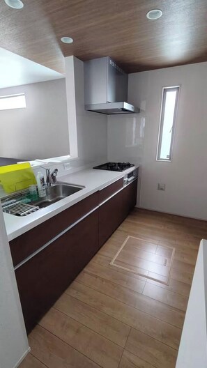 Fridge, microwave, stovetop, cookware/dishes/utensils