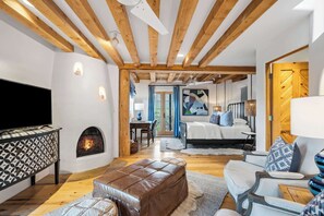 4 habitaciones, tabla de planchar con plancha, wifi y ropa de cama