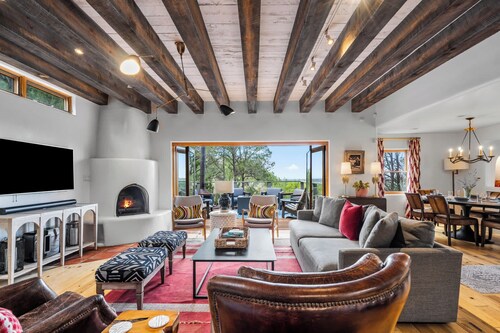 Mountaintop Luxury, Amazing Deck with Fire Pit