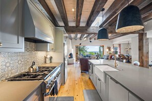 Fridge, microwave, oven, dishwasher - Atalaya - Mountaintop Luxury (Santa Fe)