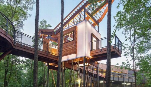 Modern Lakefront Townhome with Infinity Pool