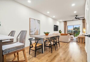 Dining - Modern Lakefront Townhome with Infinity Pool (Hot Springs)