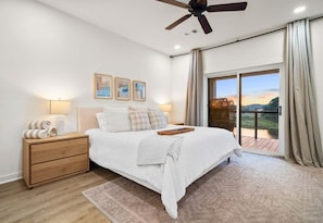 3 bedrooms, free WiFi, bed sheets - Modern Lakefront Townhome with Infinity Pool (Hot Springs)