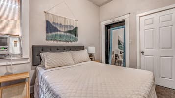 1 habitación, escritorio, wifi gratis y ropa de cama