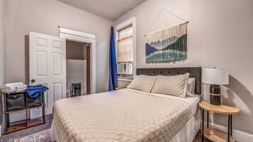 1 habitación, escritorio, wifi gratis y ropa de cama