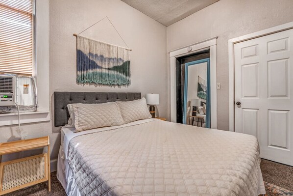 1 bedroom, desk, free WiFi, bed sheets