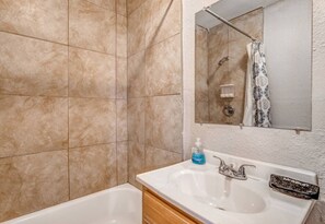 Towels - Cozy Central Hideaway in Midtown Memphis (Memphis)