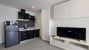 Apartment, Balcony, City View | Private kitchen