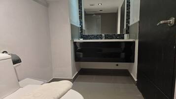 Apartment, Balcony, City View | Bathroom