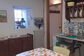 Apartment, 1 Bedroom, Smoking, Patio | Dining - La Casa di Nina Appartamento in Collina (Castelfranco Piandisco)