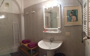 Apartamento, 1 quarto, para fumantes, varanda | Banheiro