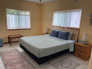 2 habitaciones, tabla de planchar con plancha, internet y ropa de cama