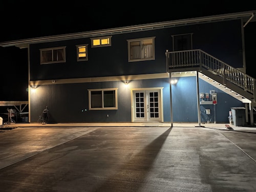 Charming 2 bedroom/bath & much more ground level in Kealakekua