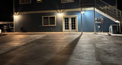 Charming 2 bedroom/bath & much more ground level in Kealakekua