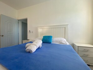 2 bedrooms, iron/ironing board, internet, bed sheets