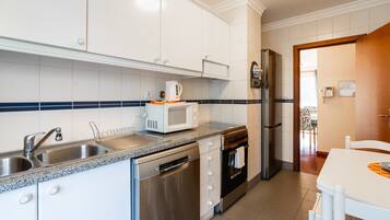 Réfrigérateur, micro-ondes, four, lave-vaisselle