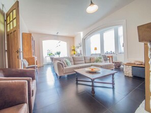 Télévision, baby-foot