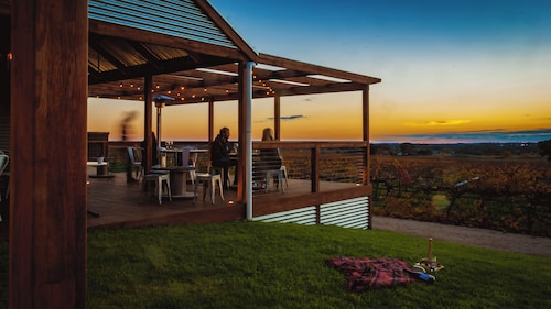 Seabrook Vineyard Retreat