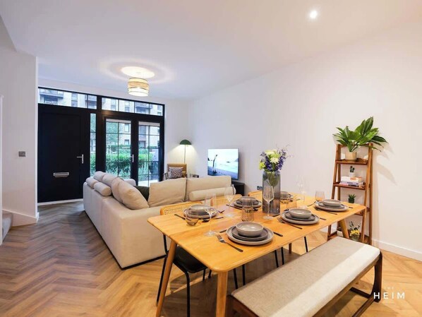 Unclassified image, 1 of 45, button