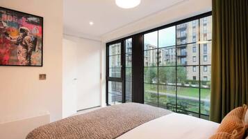 3 habitaciones, tabla de planchar con plancha, wifi y ropa de cama