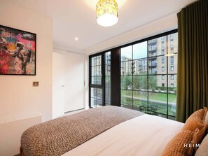 3 habitaciones, tabla de planchar con plancha, wifi y ropa de cama