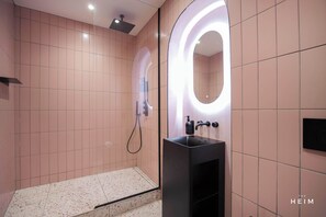 Suihku, hiustenkuivaaja