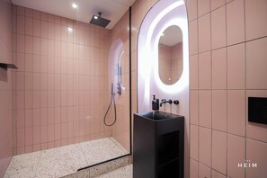 Douche, sèche-cheveux