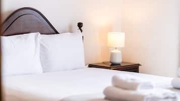 3 bedrooms, iron/ironing board, internet, bed sheets