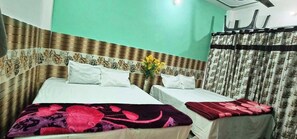 Deluxe Quadruple Room | Free WiFi - Nirmala Sadan Homestay Ayodhya (Ayodhya)