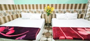 Deluxe Quadruple Room | Free WiFi - Nirmala Sadan Homestay Ayodhya (Ayodhya)